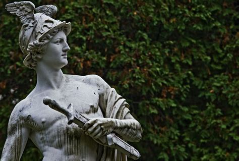 hermes greek goddess facts.